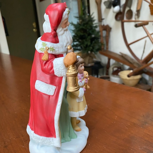 Christmas Avon porcelain collectible - Picture 4 of 10